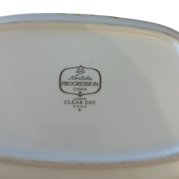 Noritake "Clear Day" Baker/Vegetable Dish - Elegant and Functional - Picture 3 of 7